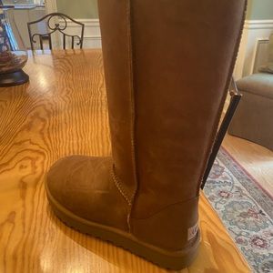 NEW Womens Ugg classic tall II boots size 10
